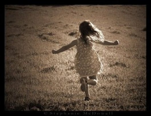 bambini-corrono-nel-prato4