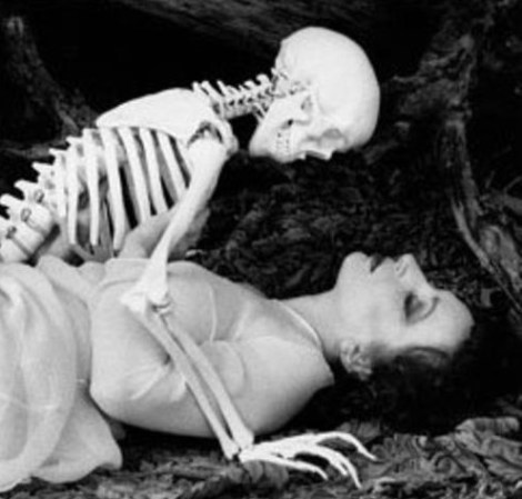 donna e scelletro.jpg